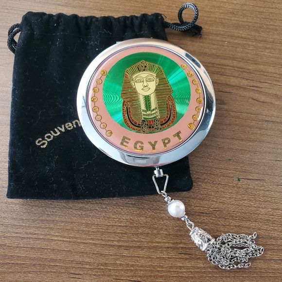 NWOT Egyptian Souvenir Makeup Mirror New with velvet pouch - Picture 2 of 3
